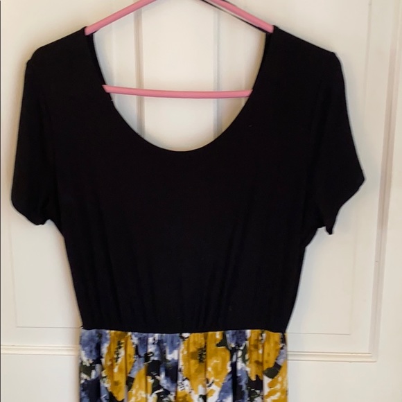 Gilli Maternity/Nursing maxi dress - Picture 5 of 6